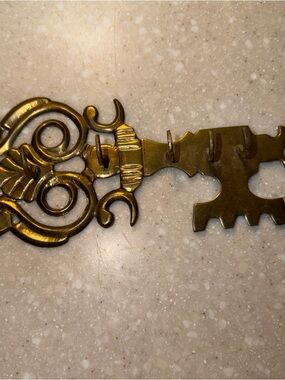 Vintage Ornate Brass Key Wall Hook Rack - Gold